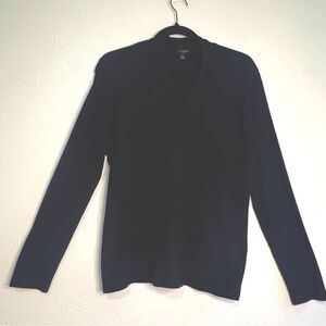 Talbot’s v-neck, long-sleeved top. Sz LP. Preowned.